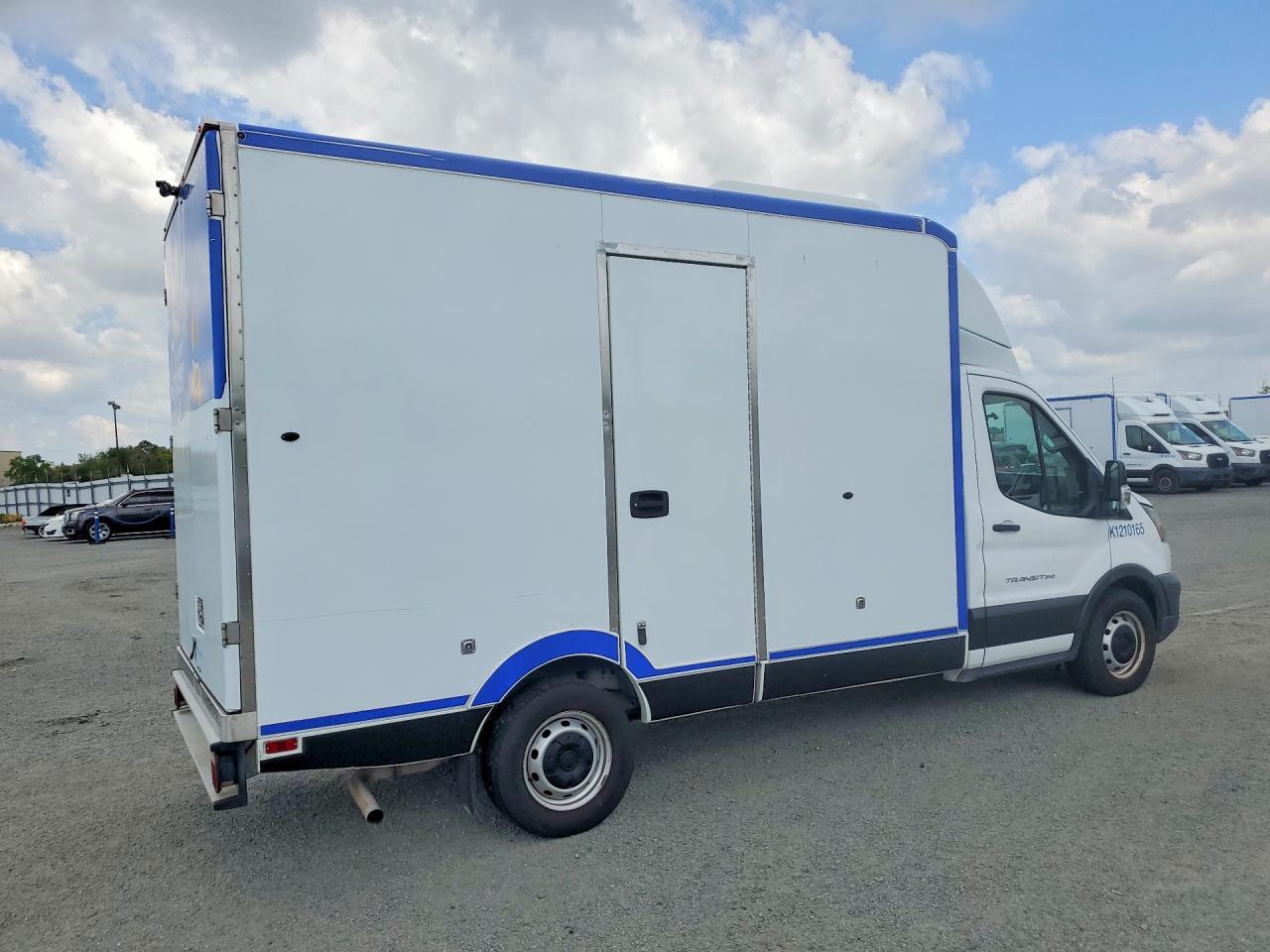2021 Ford Transit Delivery Truck - Фото 3