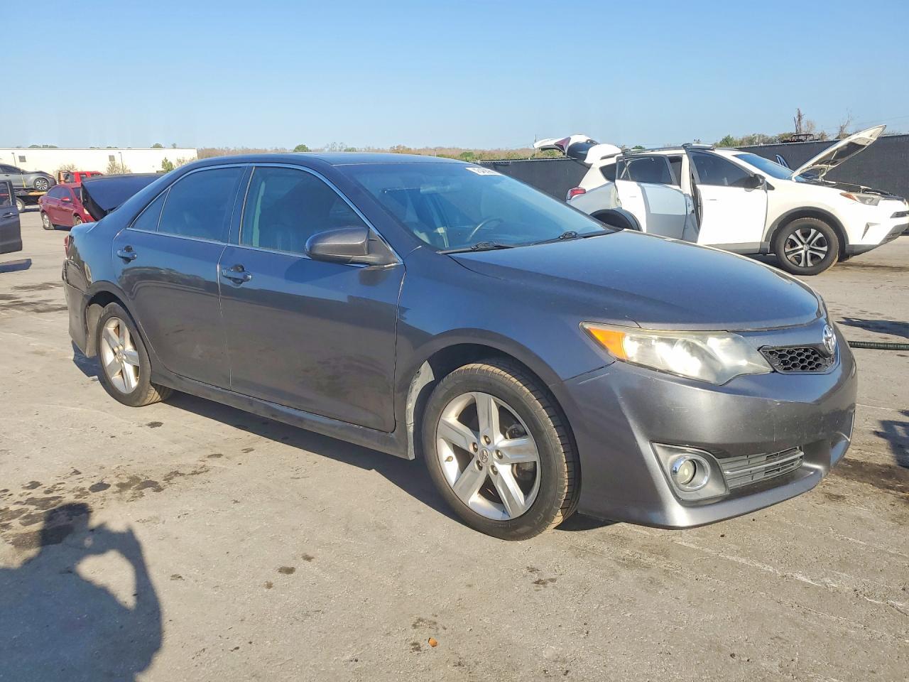2014 Toyota Camry Se - Image 4
