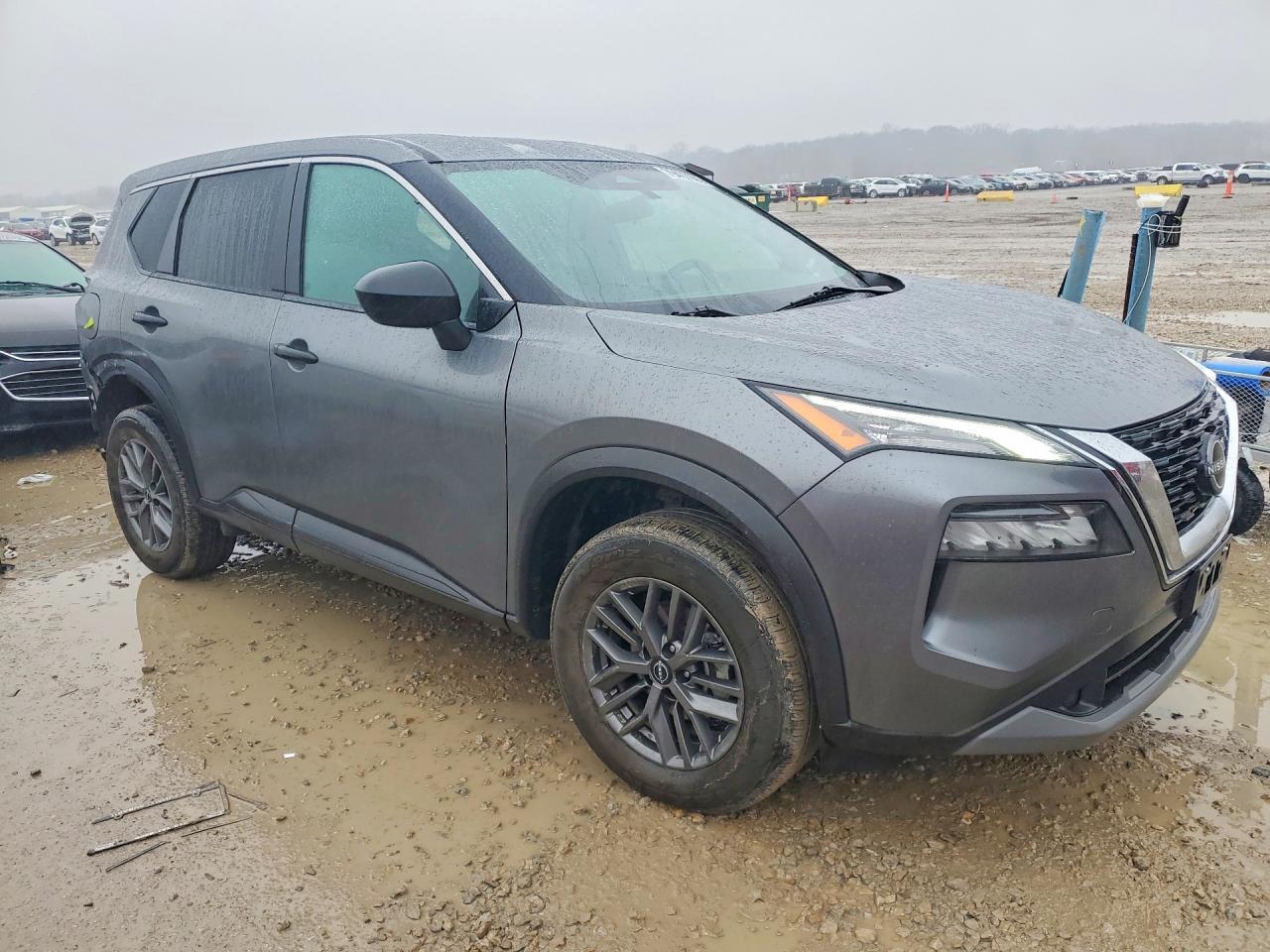 2023 Nissan Rogue S - Image 4