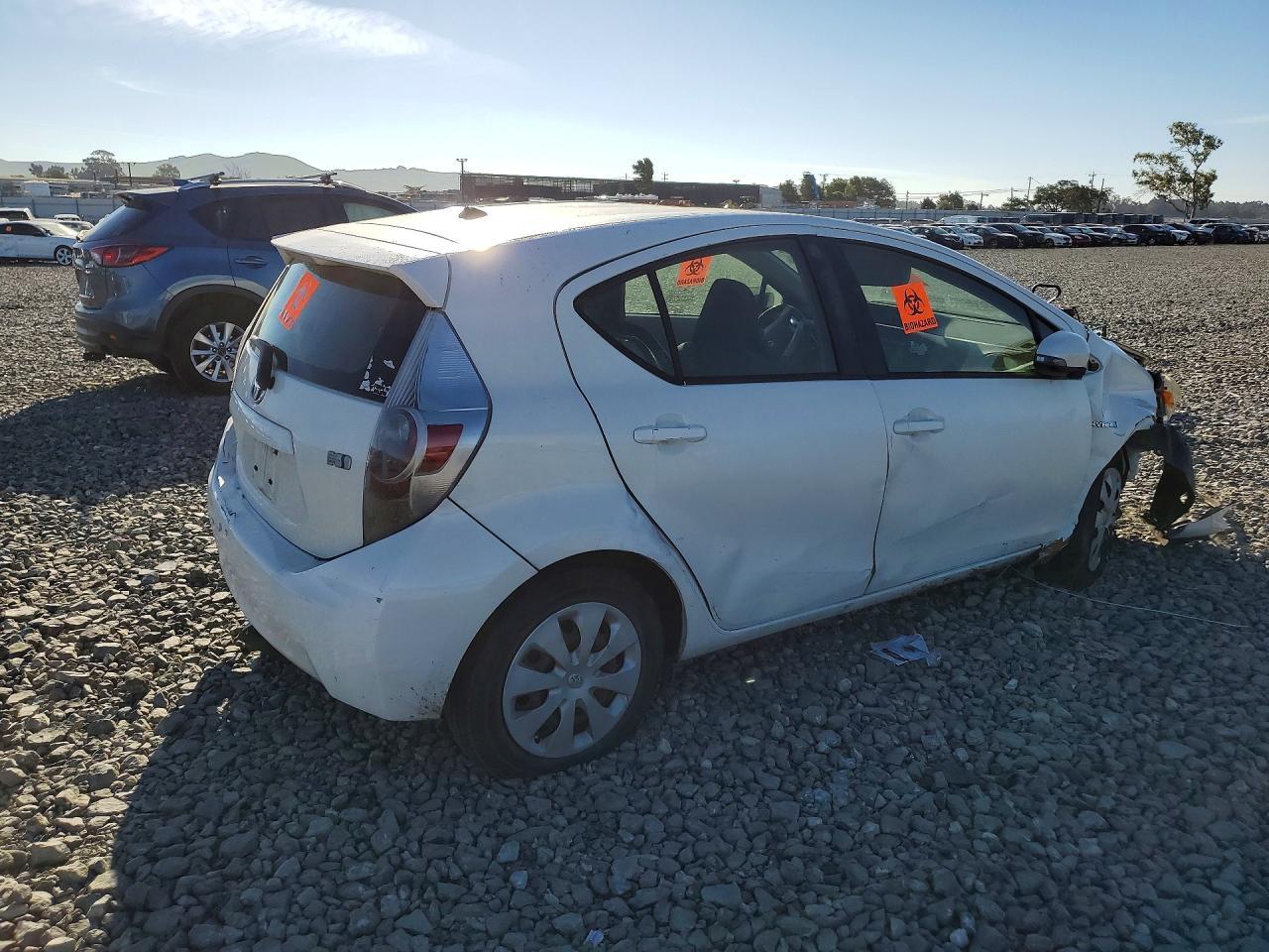 2013 Toyota Prius C Two - Фото 3
