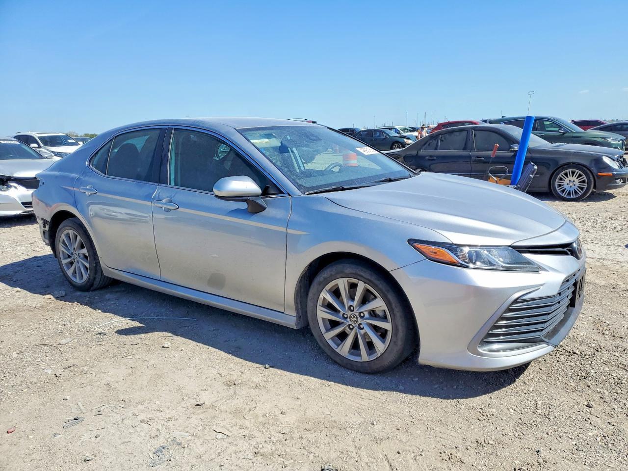 2023 Toyota Camry Le - Фото 4