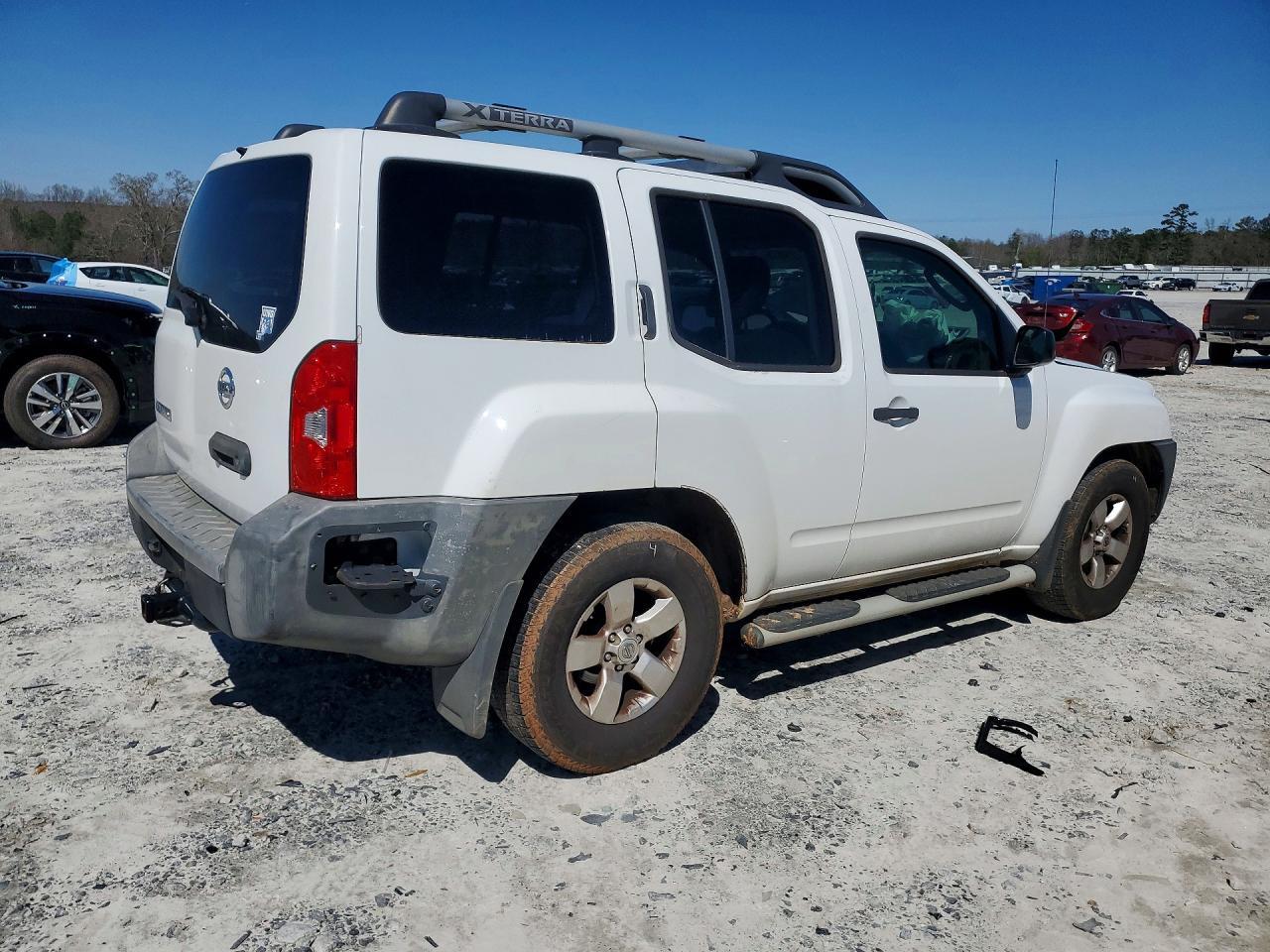 2010 Nissan Xterra X - Image 3