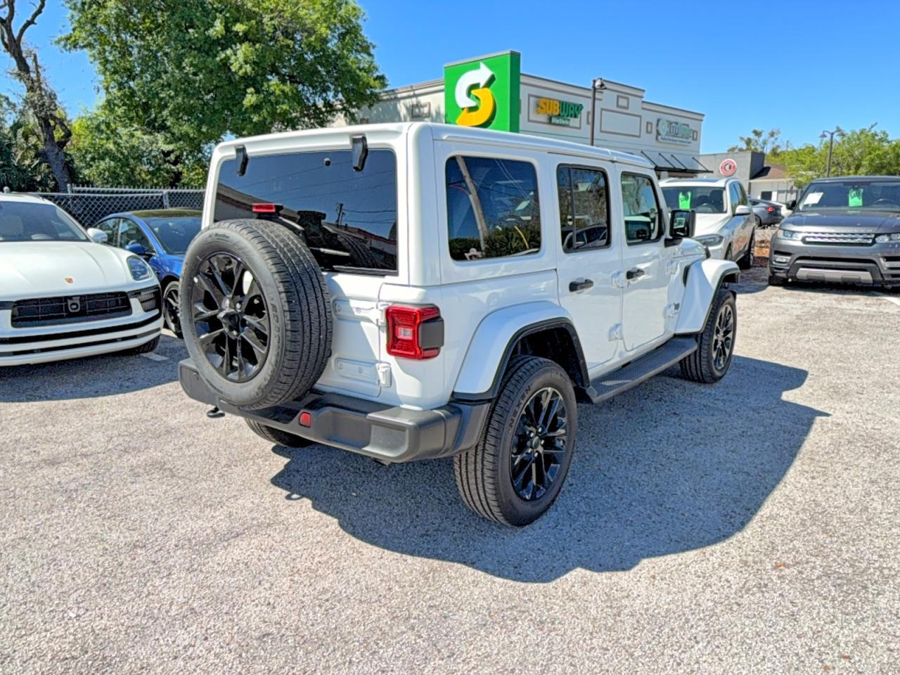 2025 Jeep Wrangler Sahara 4Xe - Фото 4
