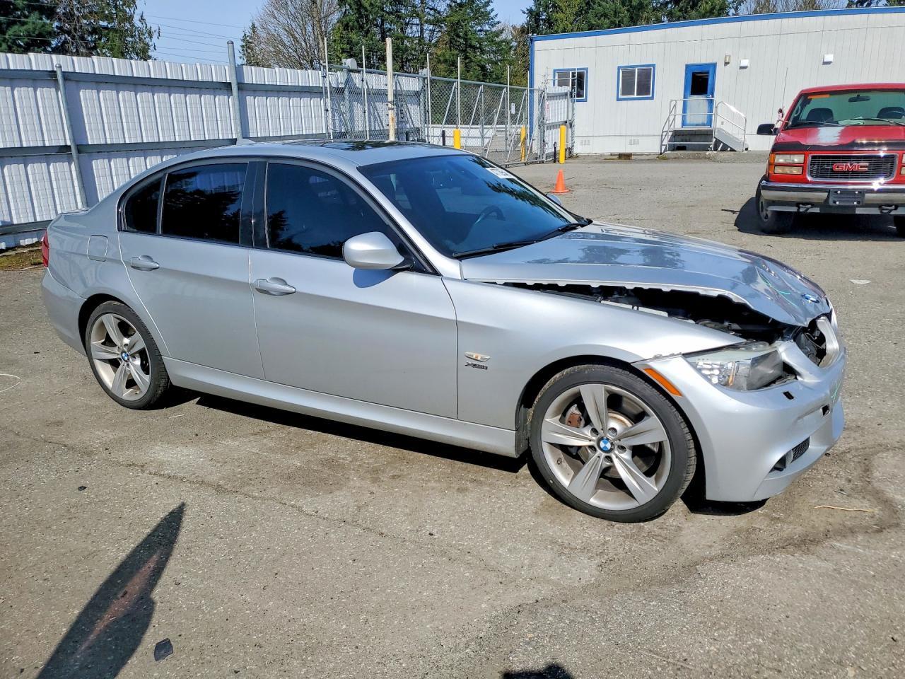 2011 BMW 335 Xi - Image 4
