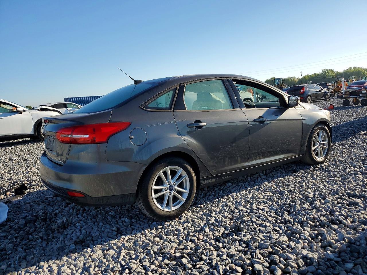 2016 Ford Focus Se - Image 3