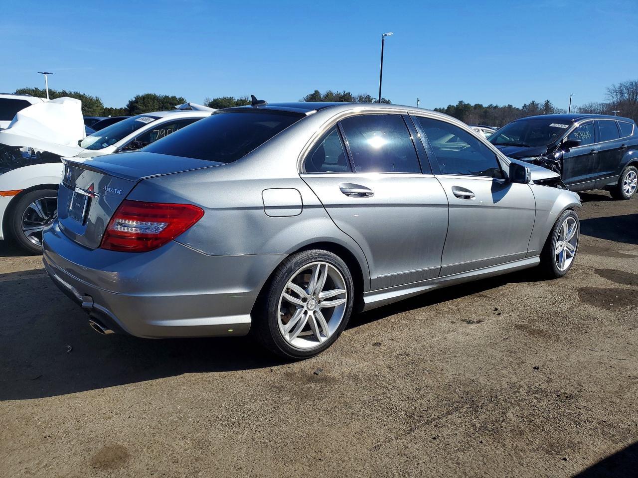 2012 Mercedes Benz C 300 4Matic - Фото 3