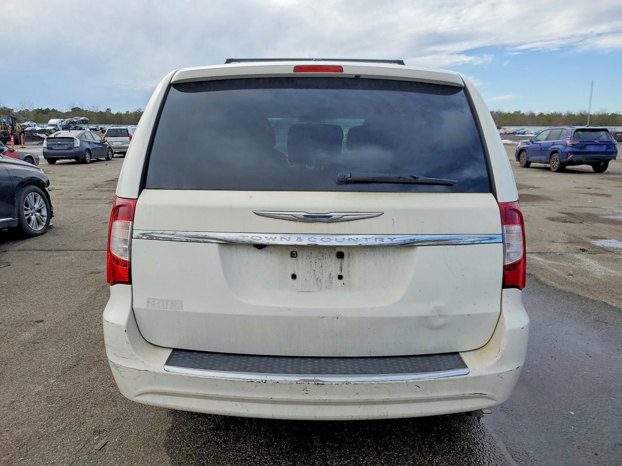 2011 Chrysler Town & Country Touring - Фото 6