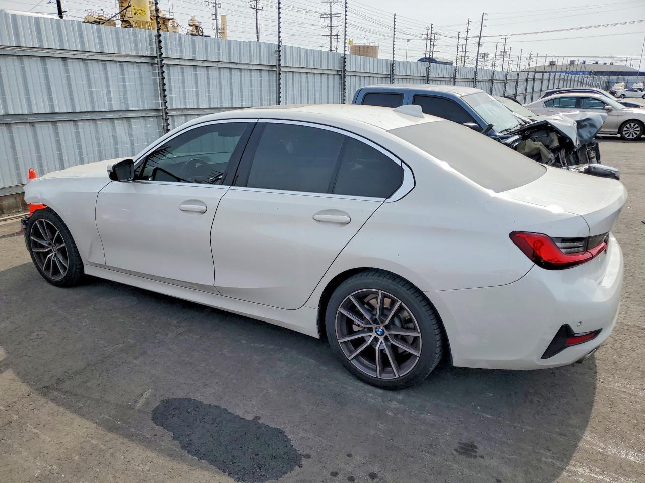 2019 BMW 330I - Фото 2