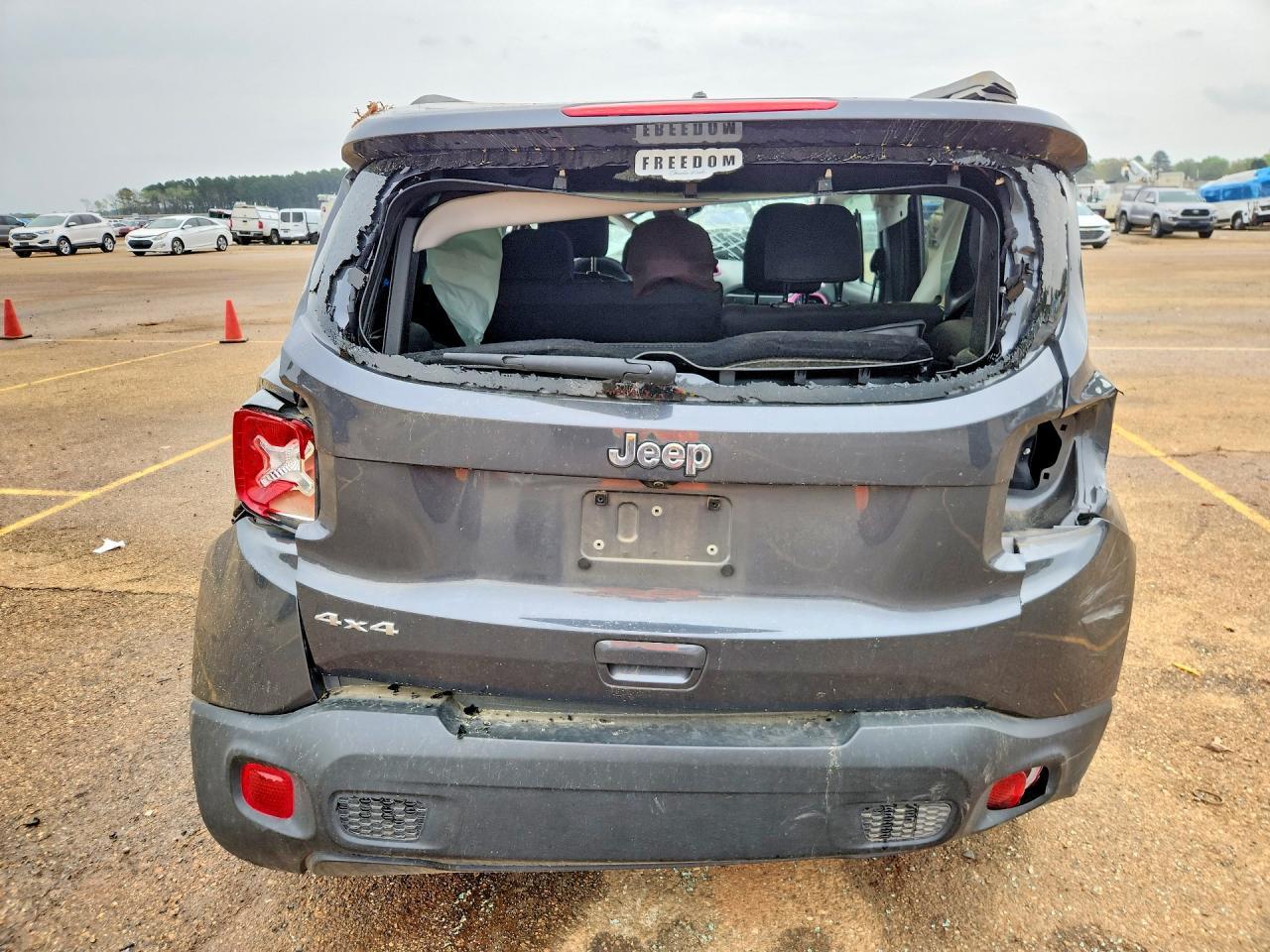 2023 Jeep Renegade Latitude - Фото 6
