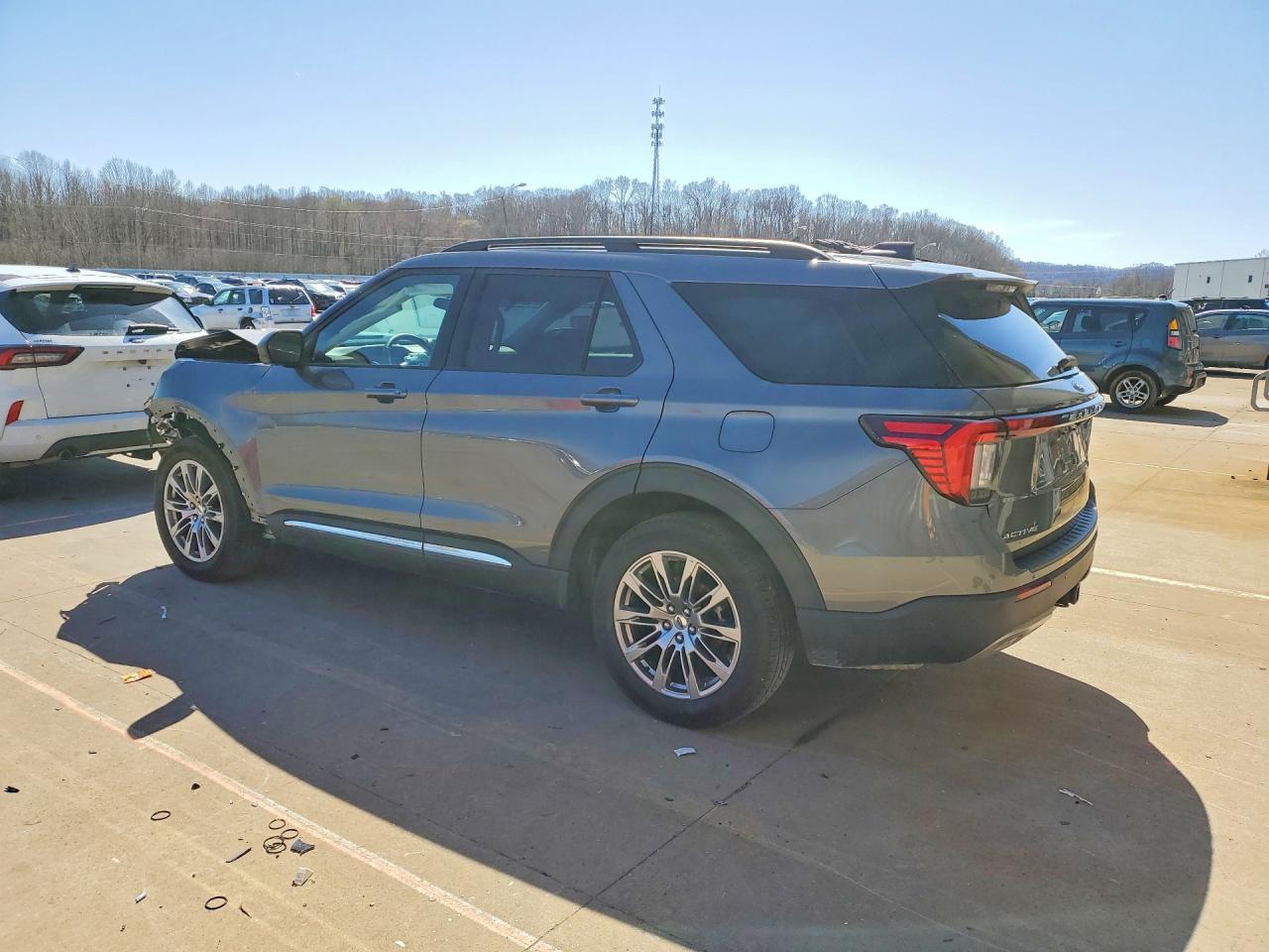 2025 Ford Explorer Active - Фото 2