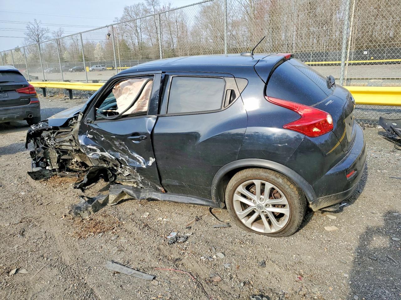 2014 Nissan Juke Sv - Image 2
