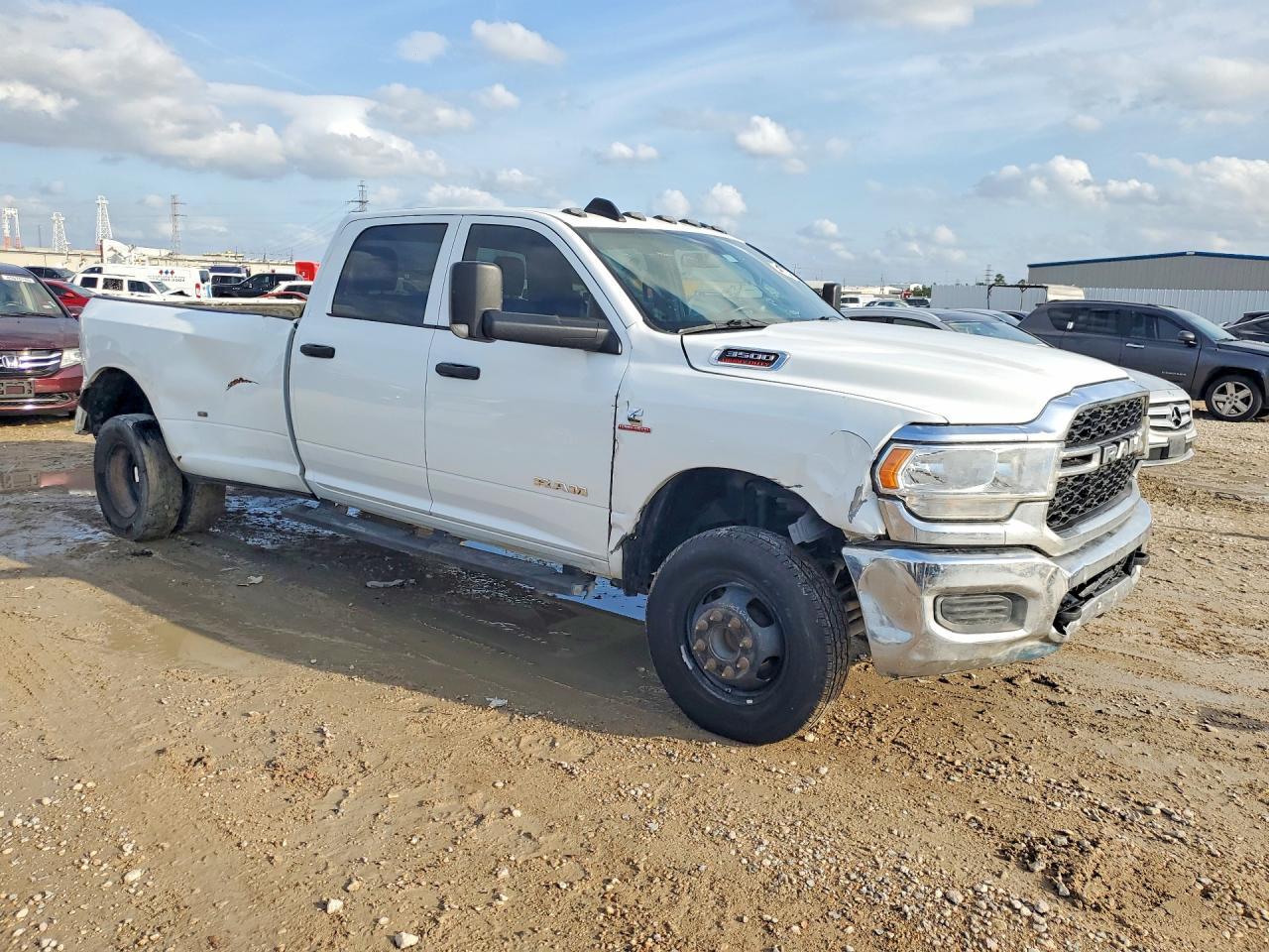 2022 Ram 3500 Tradesman - Фото 4