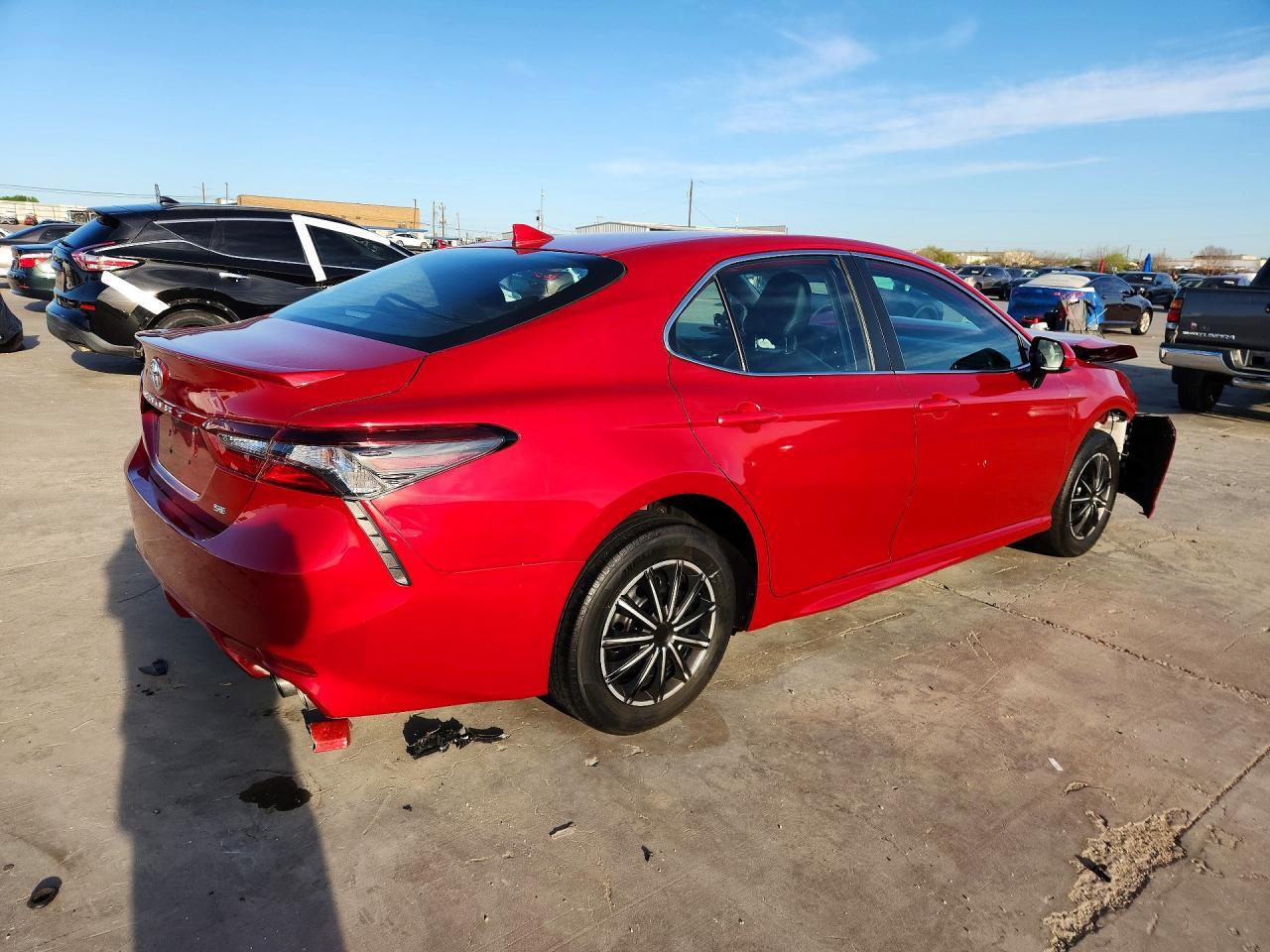 2021 Toyota Camry Se - Фото 3