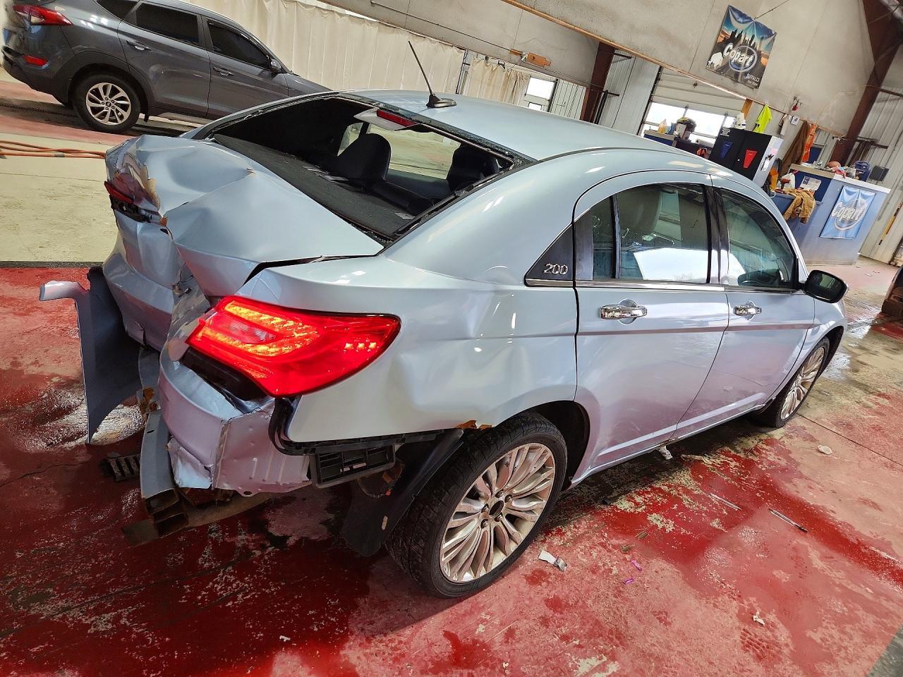 2012 Chrysler 200 Limited - Image 3