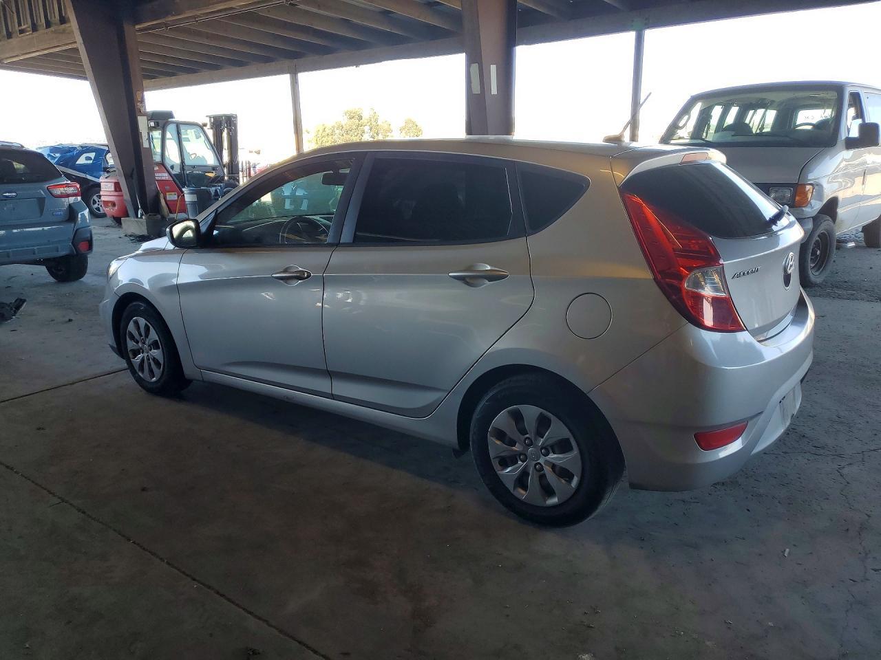 2017 Hyundai Accent Se - Image 2
