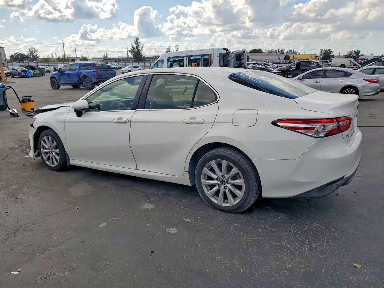 2018 Toyota Camry Le - Image 2