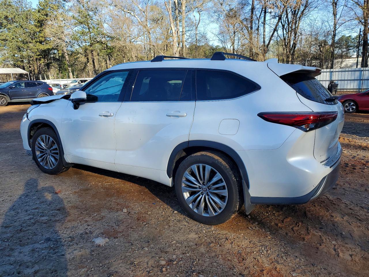 2021 Toyota Highlander Platinum - Image 2