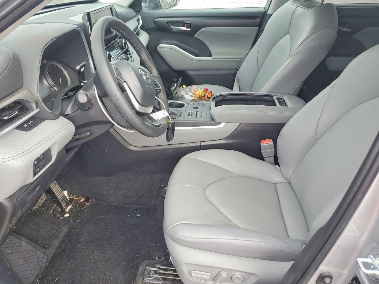 2025 Toyota Highlander Xle - Image 7