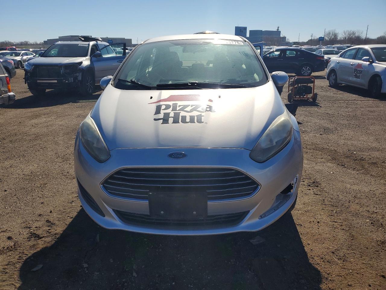 2015 Ford Fiesta Se - Фото 5