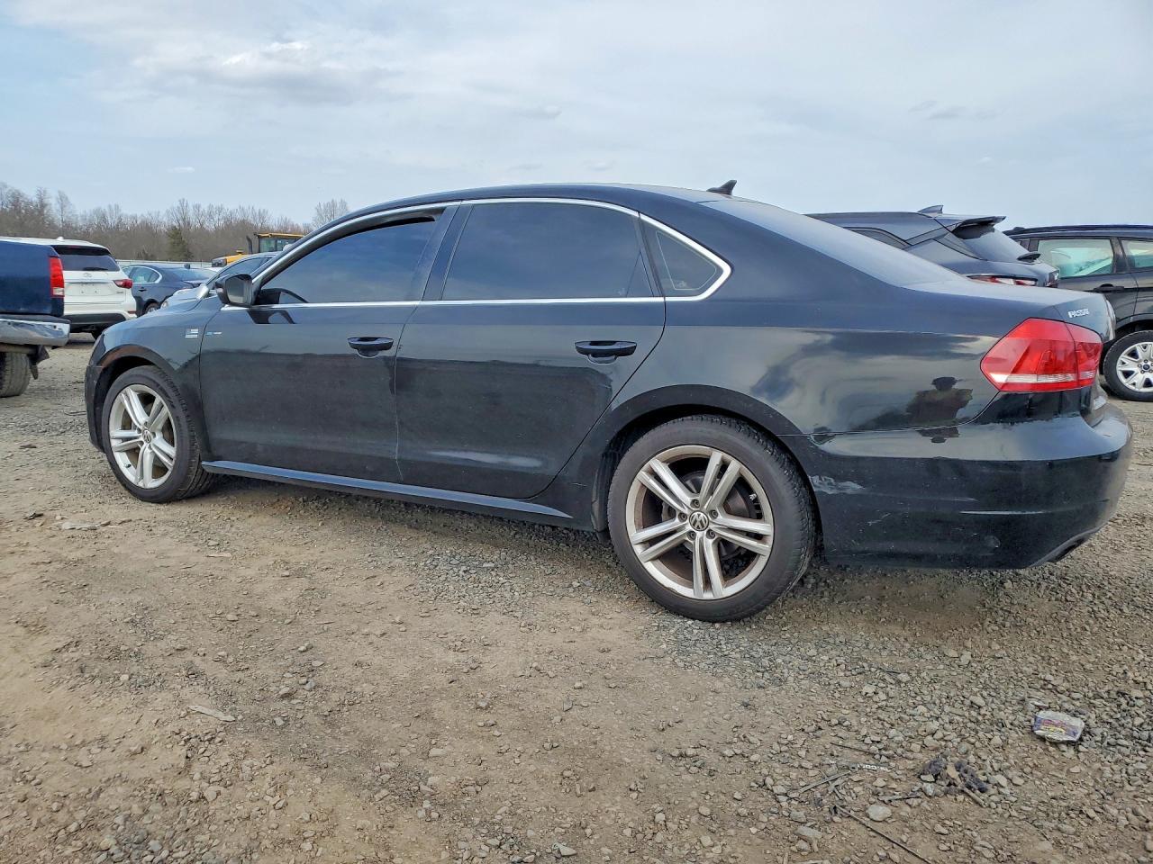 2014 Volkswagen Passat Se - Image 2