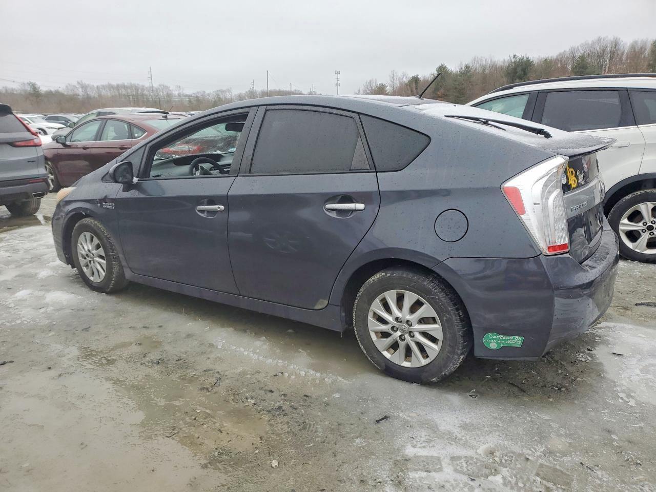 2012 Toyota Prius Plug-In Hybrid Base - Фото 2