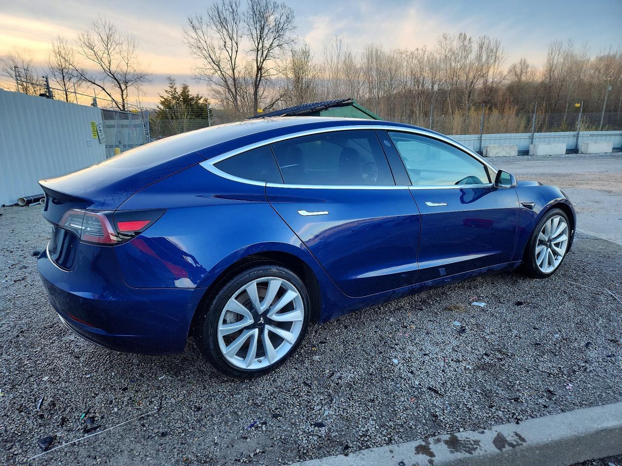 2018 Tesla Model 3 - Фото 3