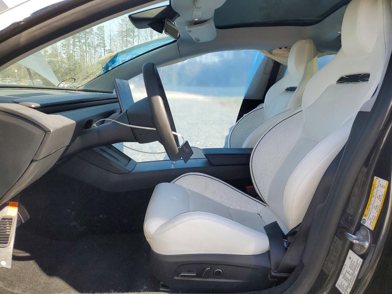 2025 Tesla Model 3 - Фото 7