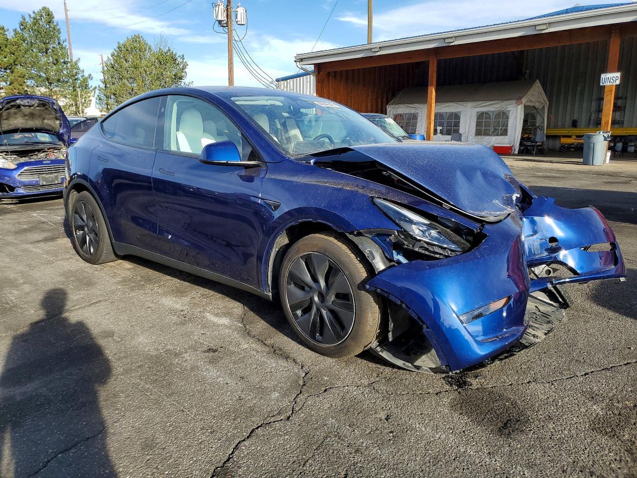 2025 Tesla Model Y - Фото 4
