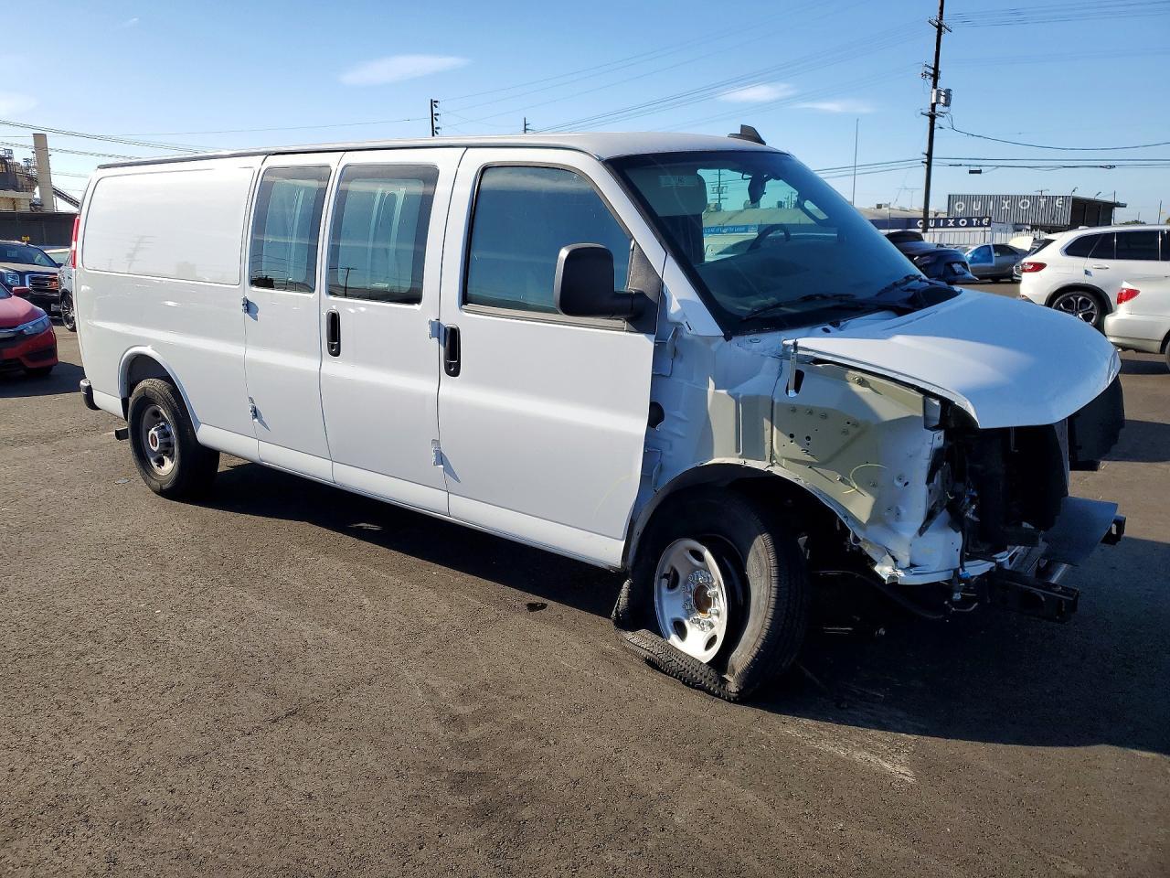 2025 GMC Savana G3500 - Фото 4