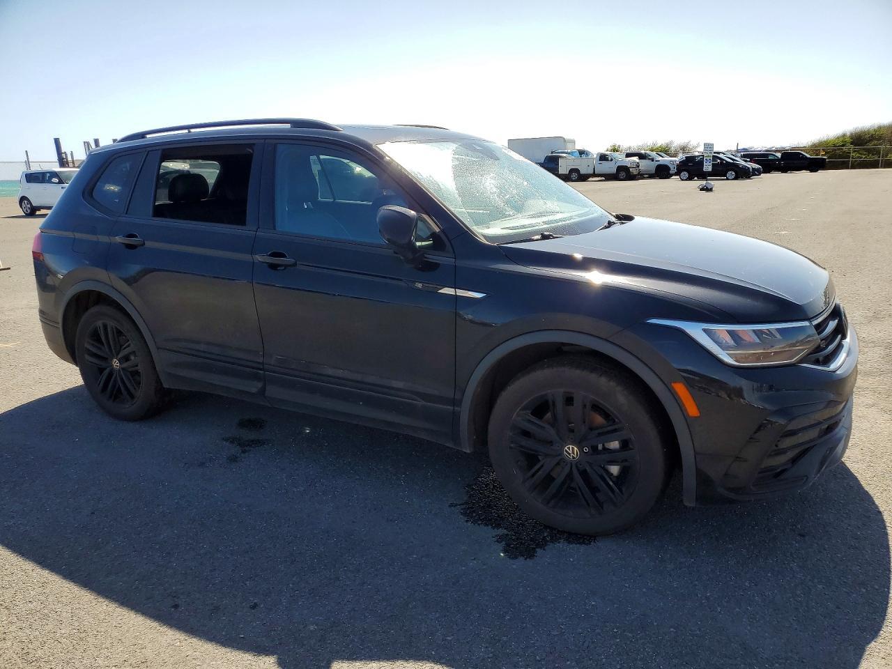 2022 Volkswagen Tiguan Se R-Line Black - Image 4