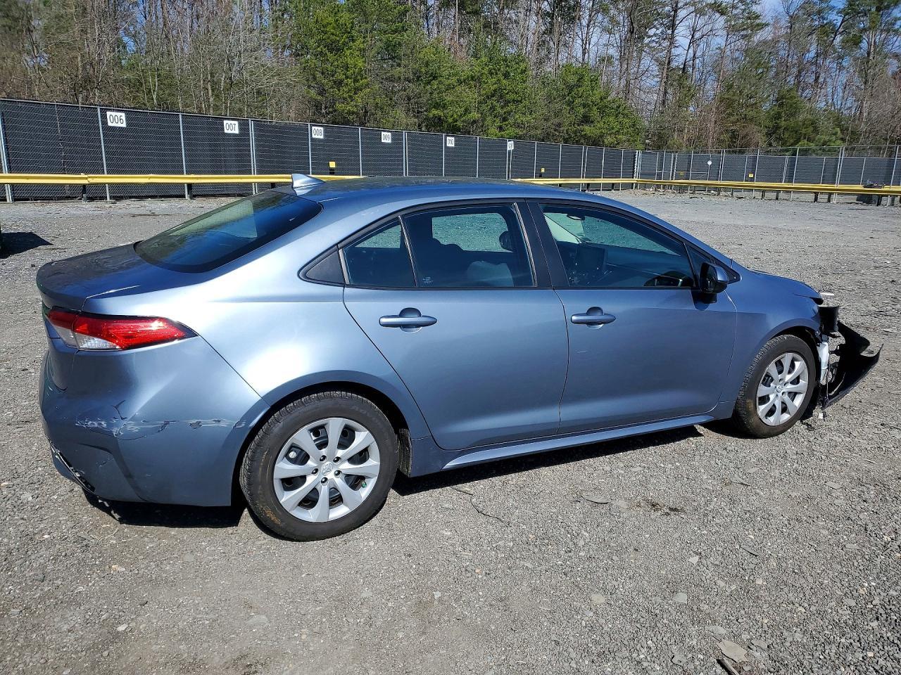 2022 Toyota Corolla Le - Image 3