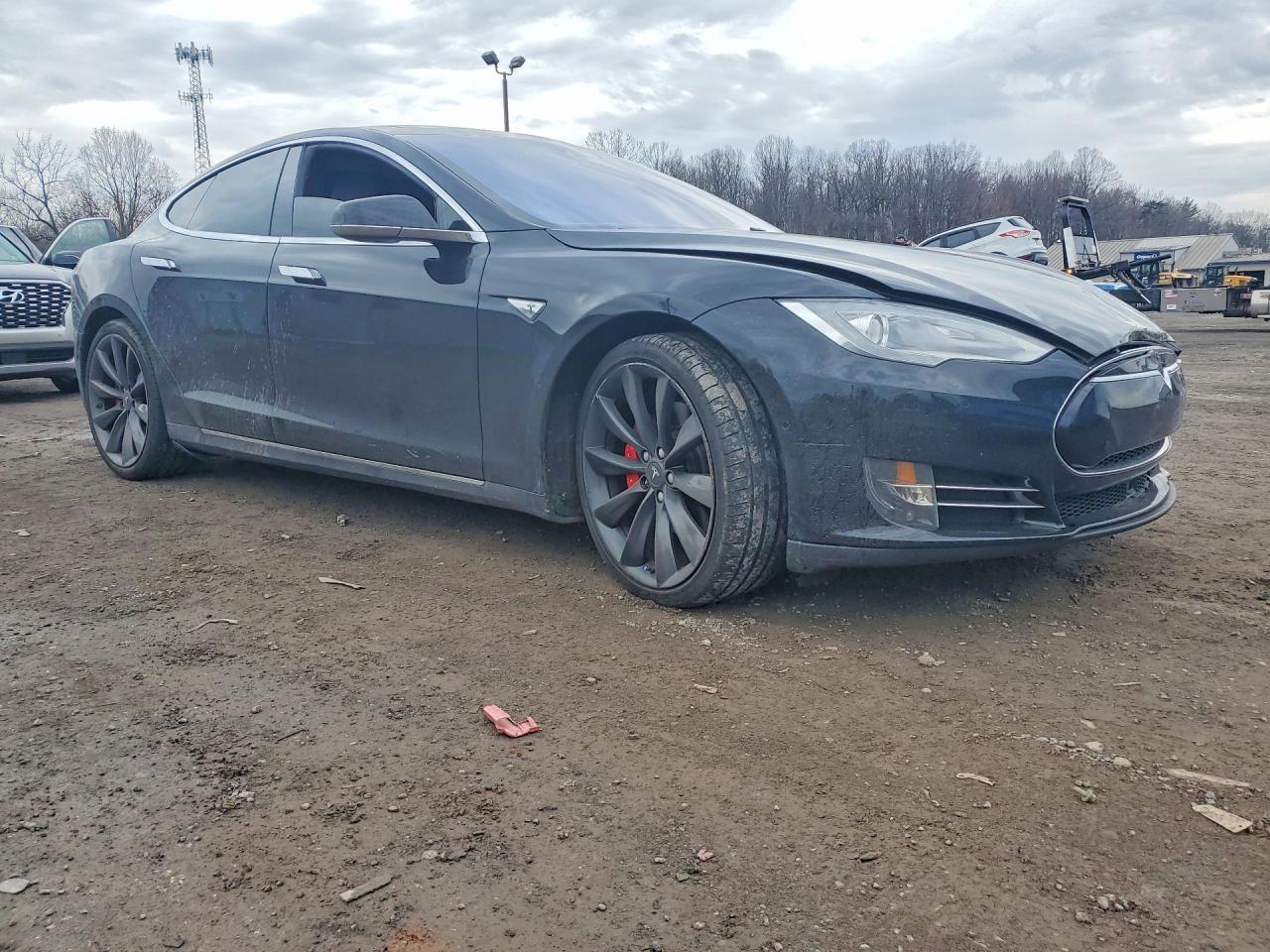 2015 Tesla Model S - Image 4