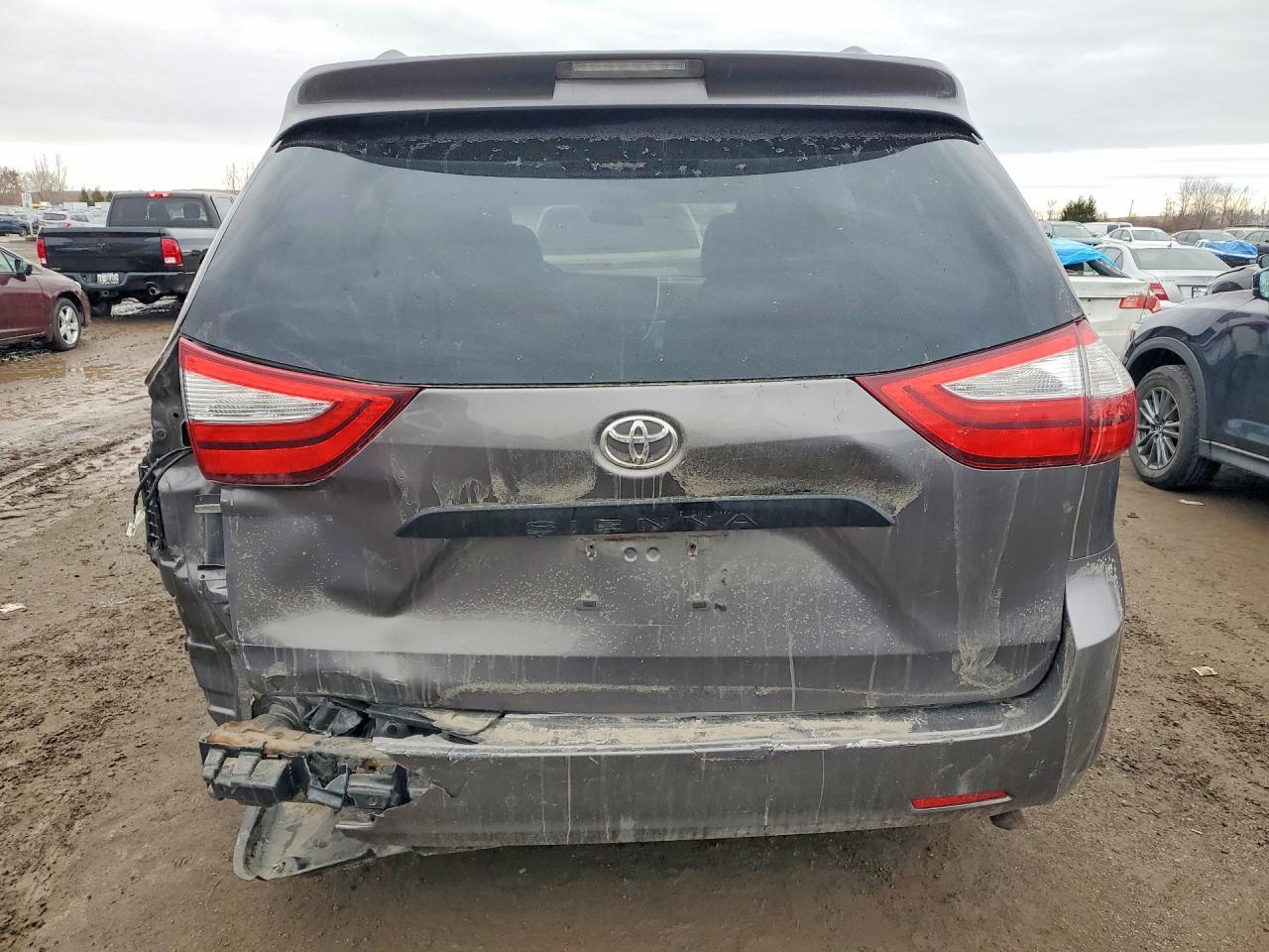 2015 Toyota Sienna L 7-Passenger - Image 6
