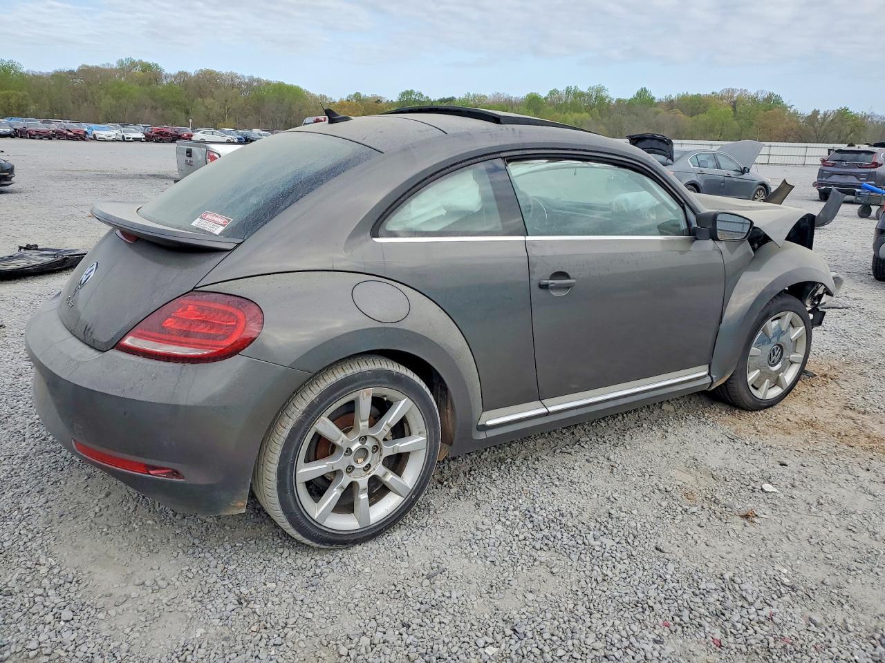 2018 Volkswagen Beetle Se - Image 3