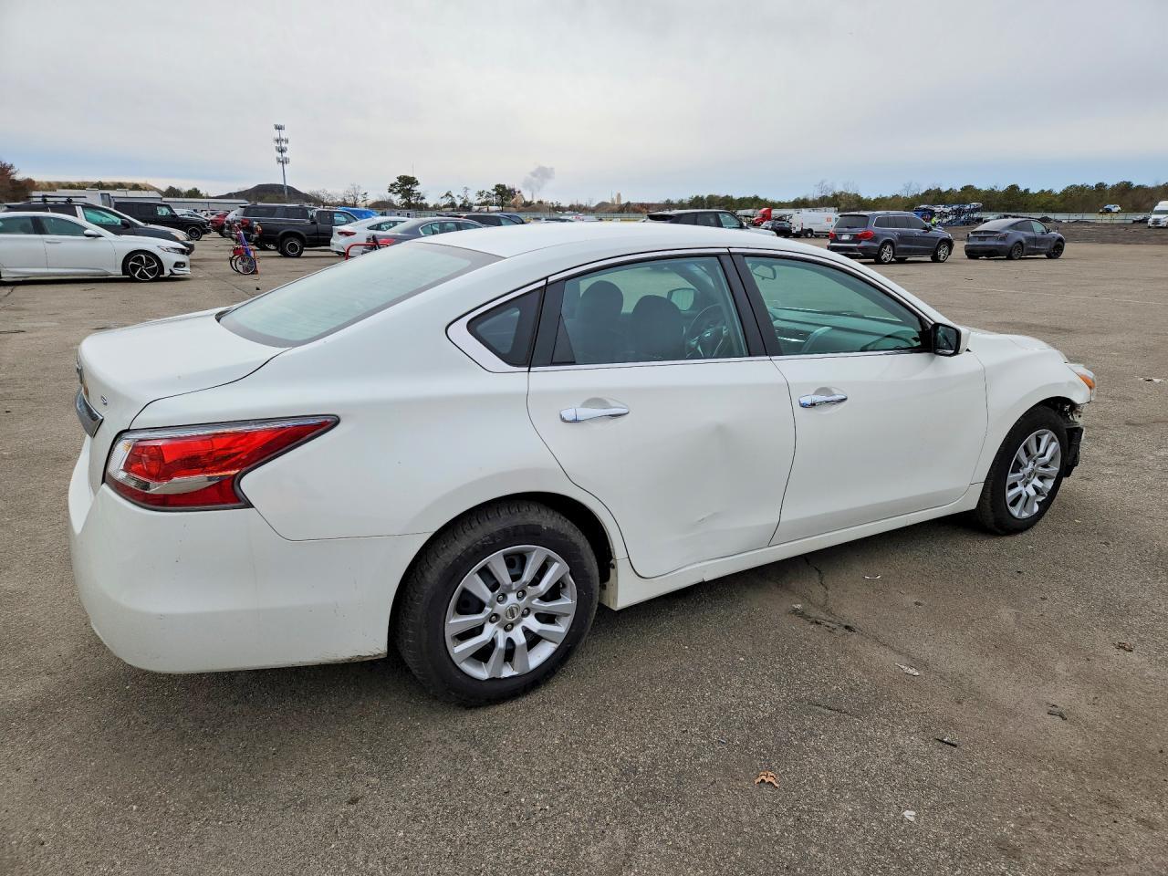 2015 Nissan Altima 2.5 S - Фото 3