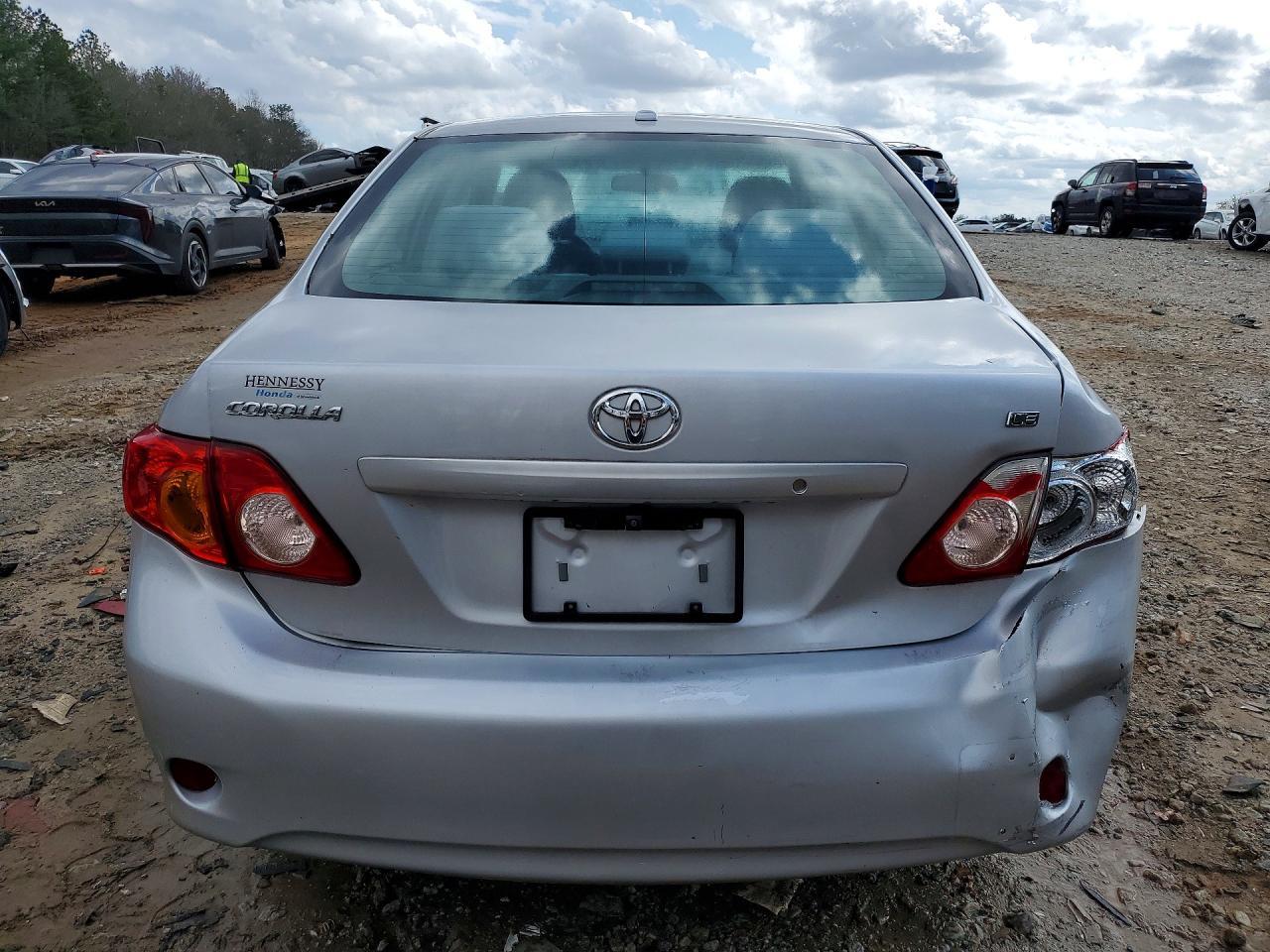 2010 Toyota Corolla Le - Фото 6