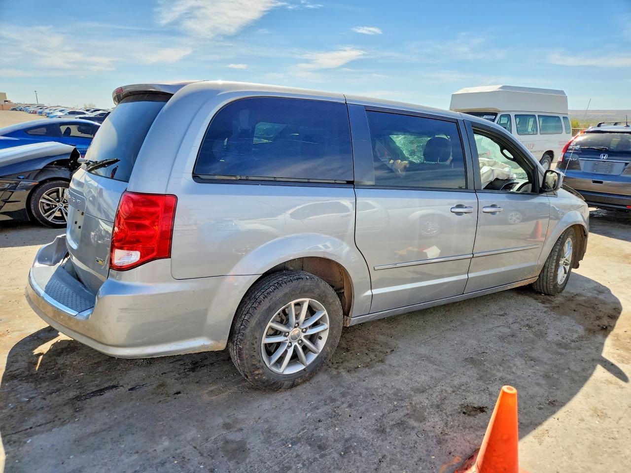 2016 Dodge Grand Caravan - Image 3