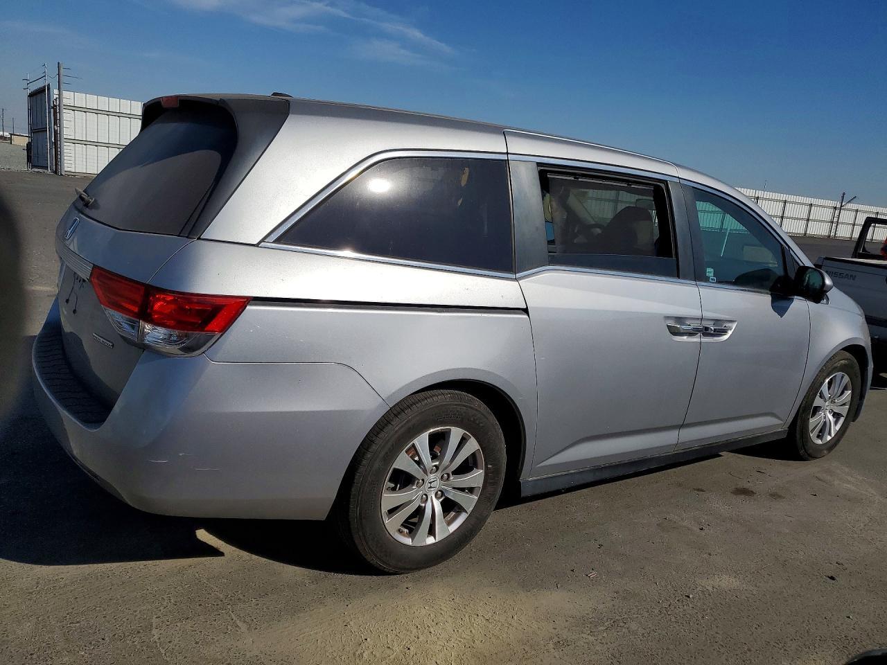 2016 Honda Odyssey Se - Фото 3