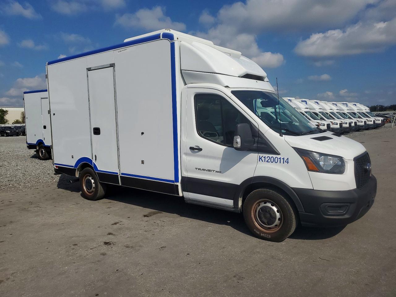 2020 Ford Transit Delivery Truck - Image 4