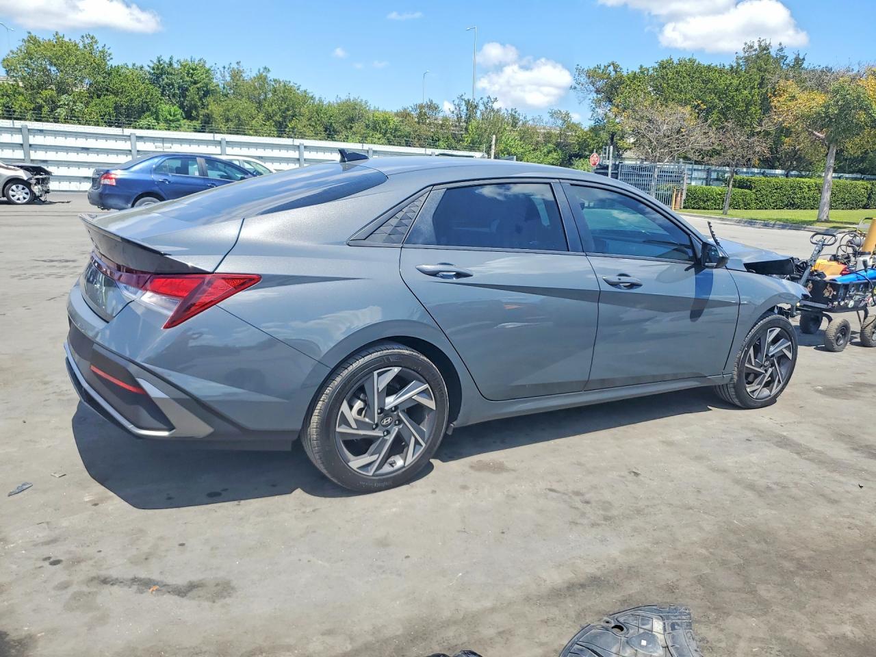 2025 Hyundai Elantra Sel Sport - Фото 3