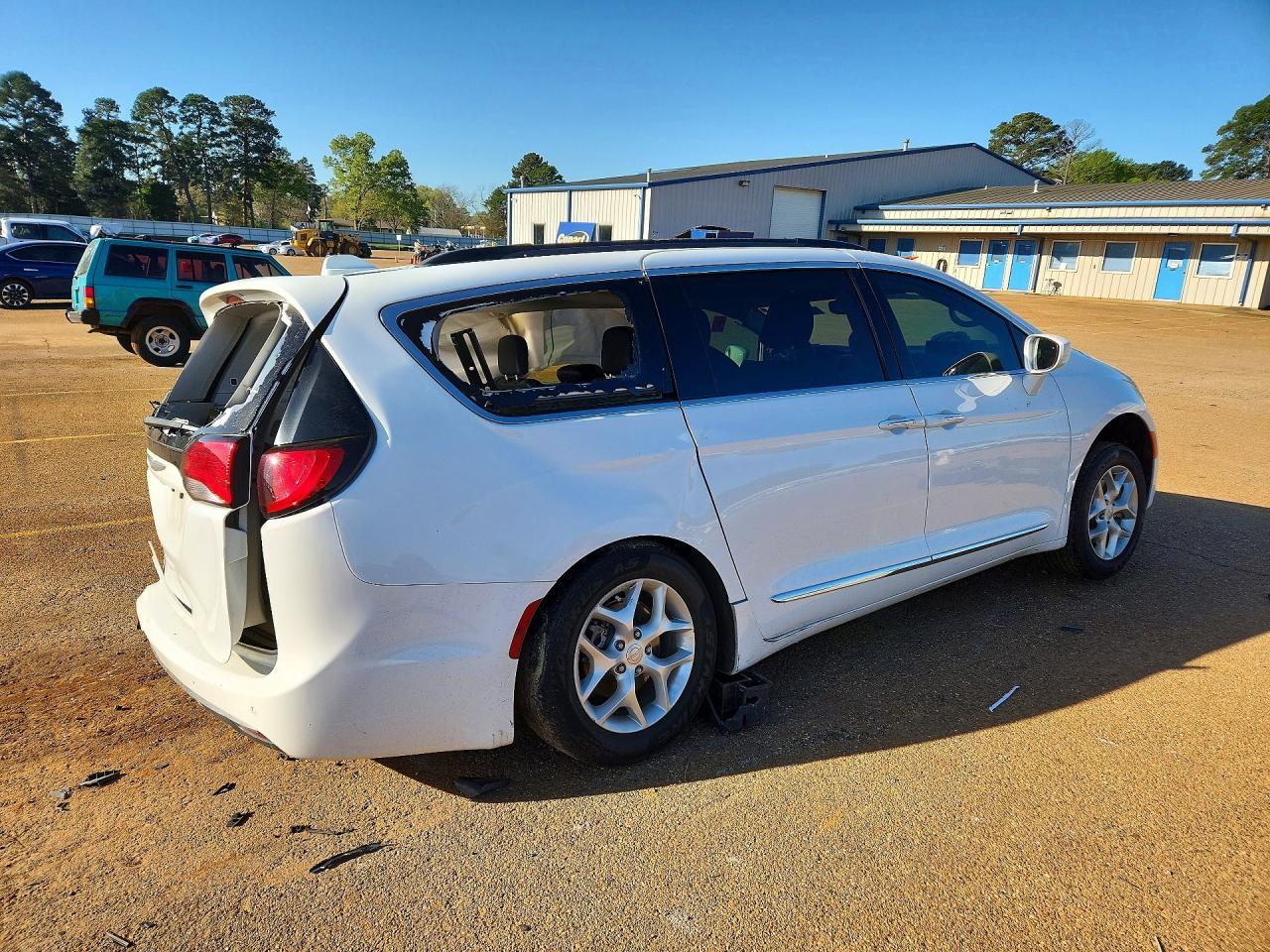 2017 Chrysler Pacifica Touring L - Фото 3