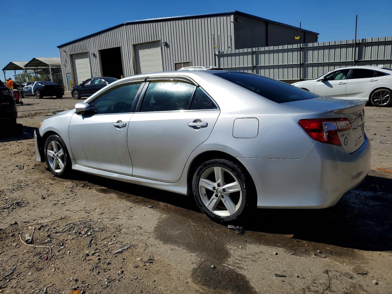 2013 Toyota Camry Se - Фото 2