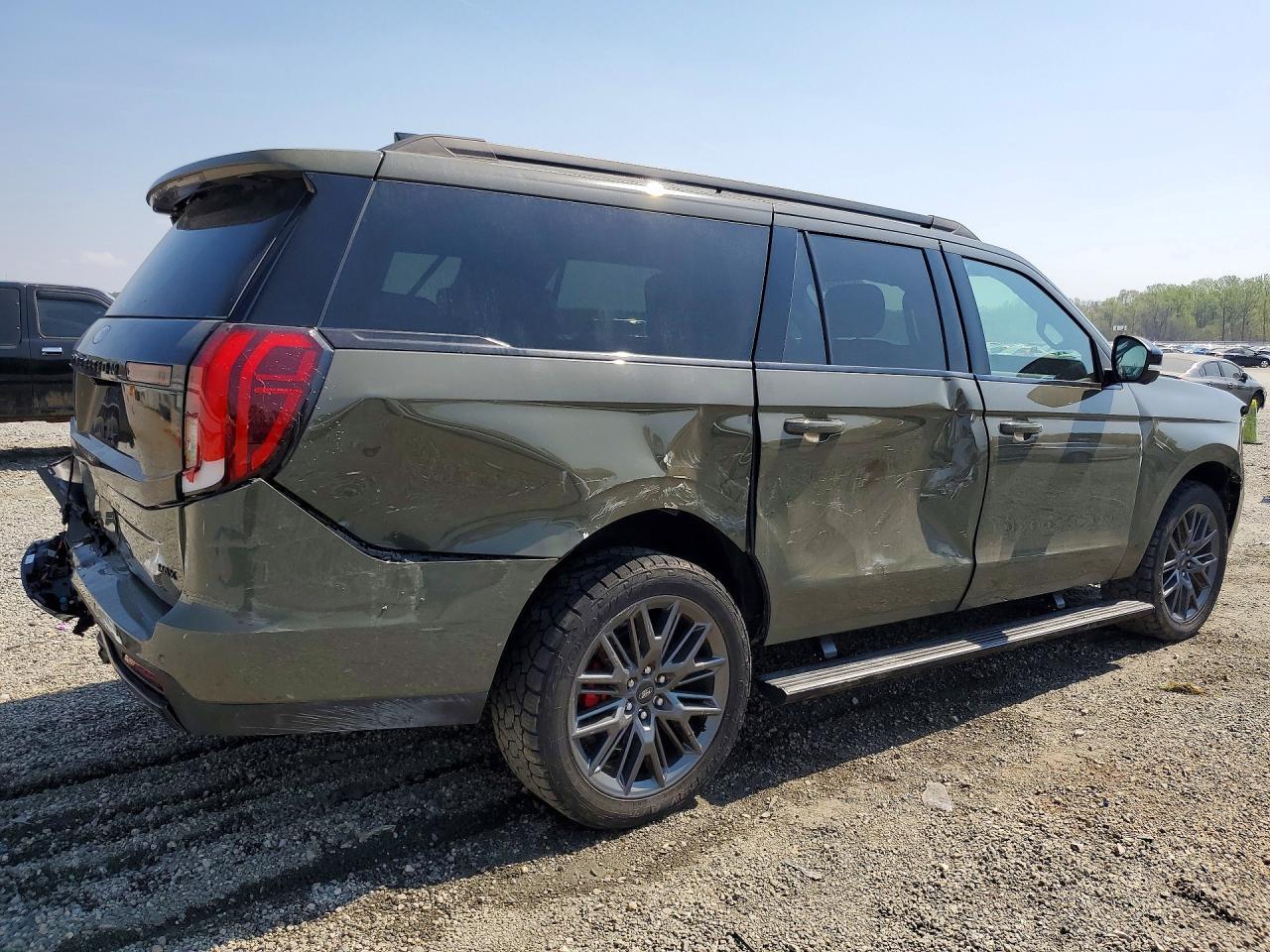 2025 Ford Expedition Max Platinum - Image 3