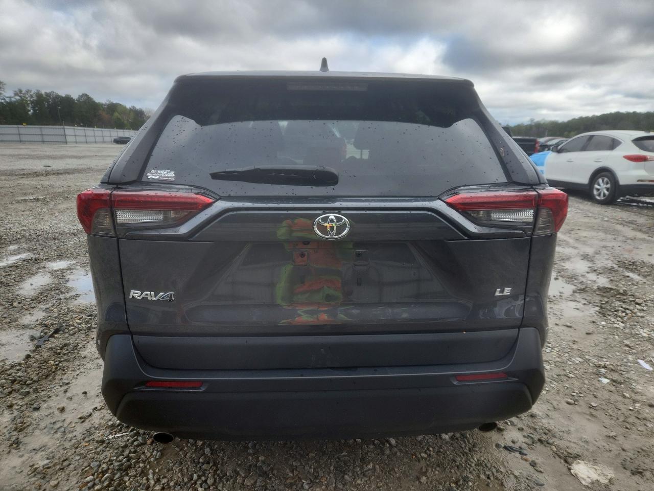 2022 Toyota Rav4 Le - Image 6