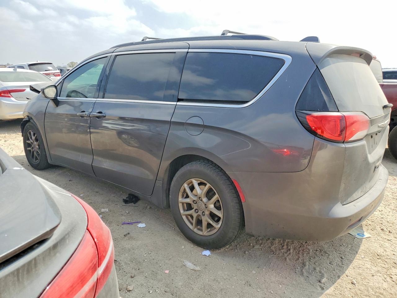 2017 Chrysler Pacifica Touring - Фото 2