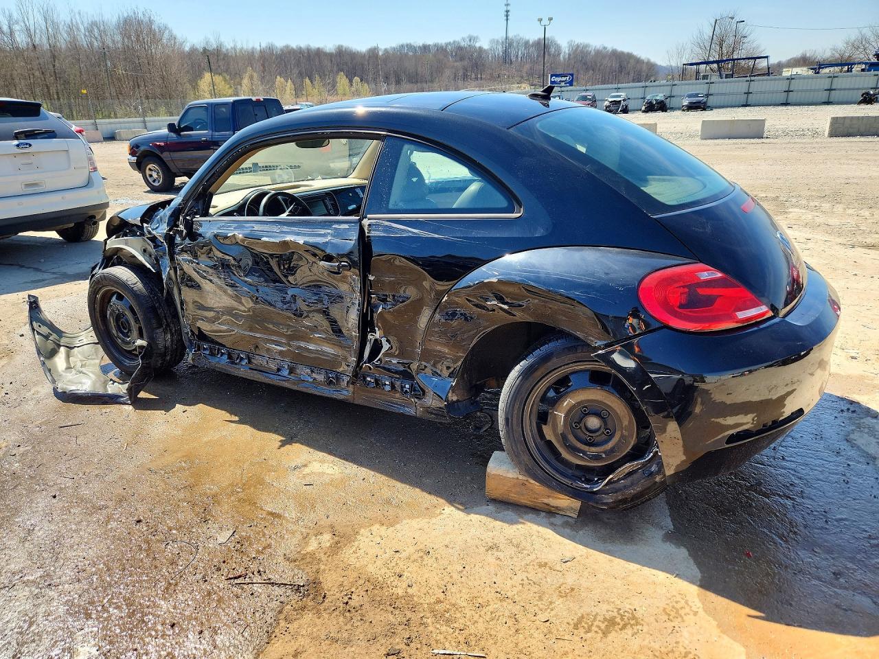 2013 Volkswagen Beetle - Фото 2