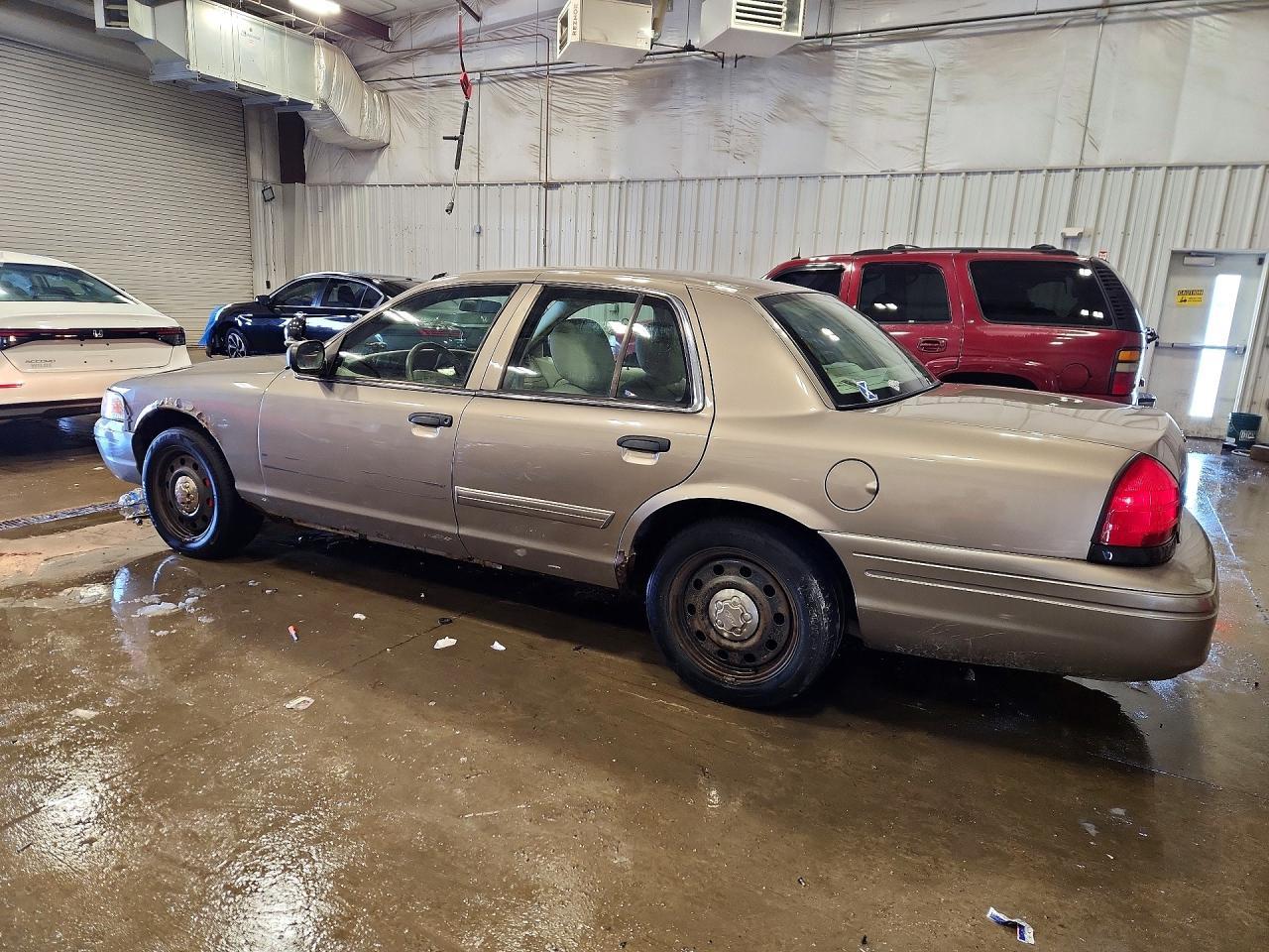 2011 Ford Crown Victoria Police Interceptor - Фото 2