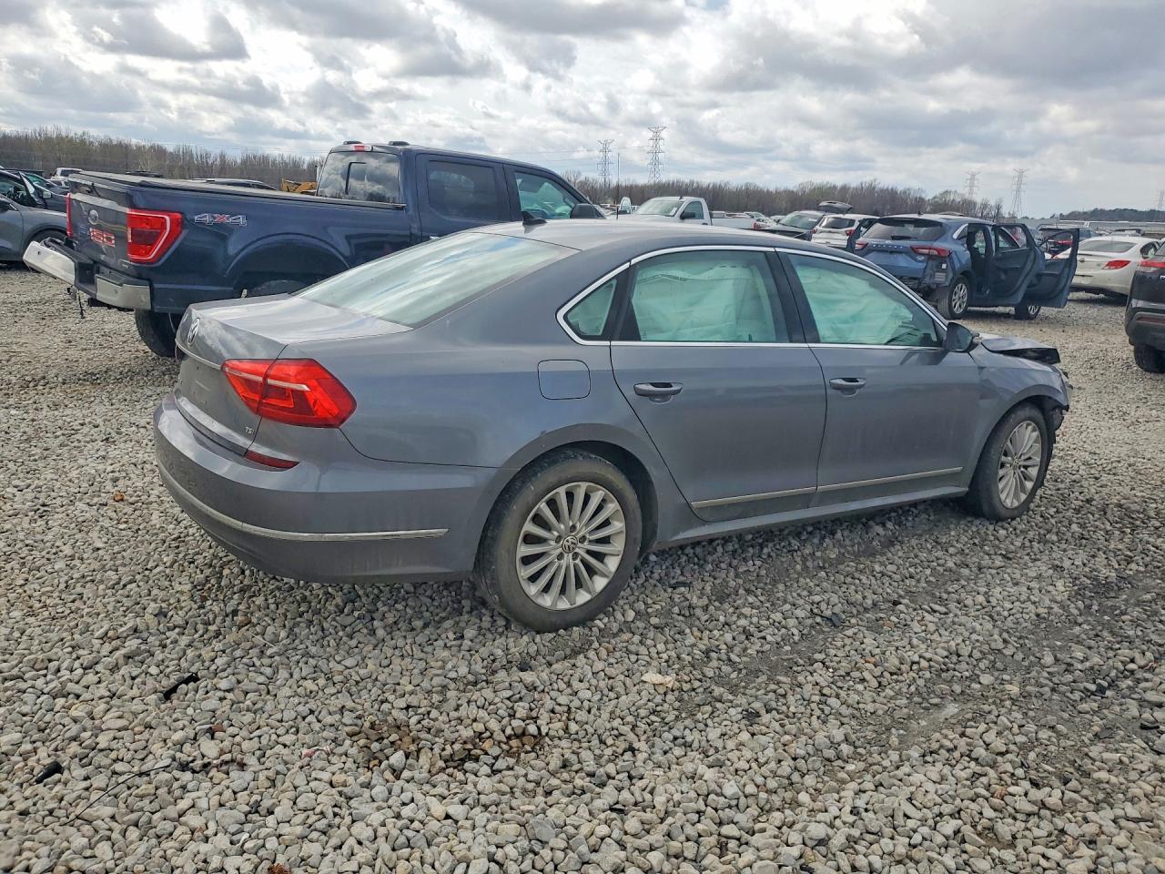 2016 Volkswagen Passat Se - Image 3