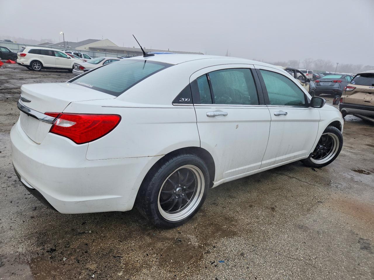 2011 Chrysler 200 Limited - Фото 3