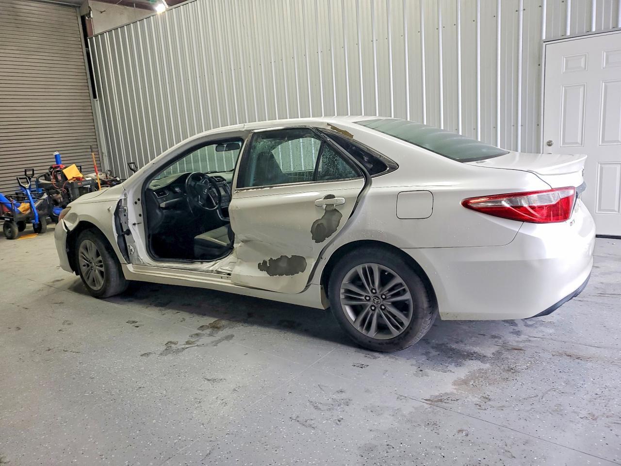 2015 Toyota Camry Le - Image 2